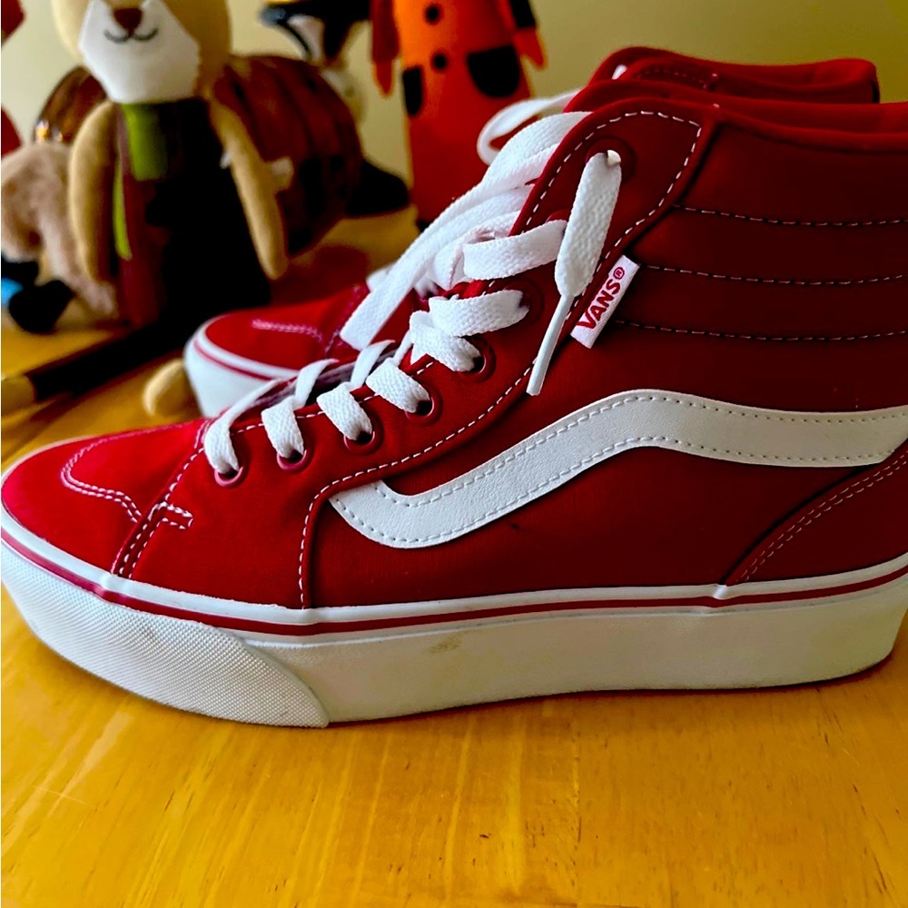 Platform red vans